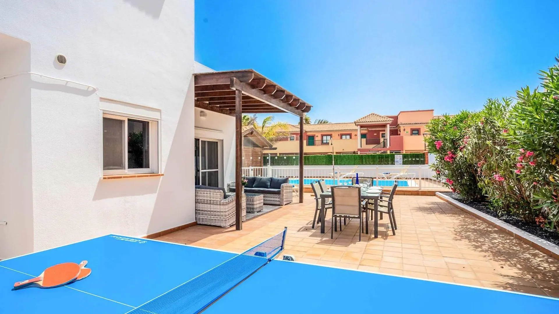 Villa Bonnie Коральео Испания