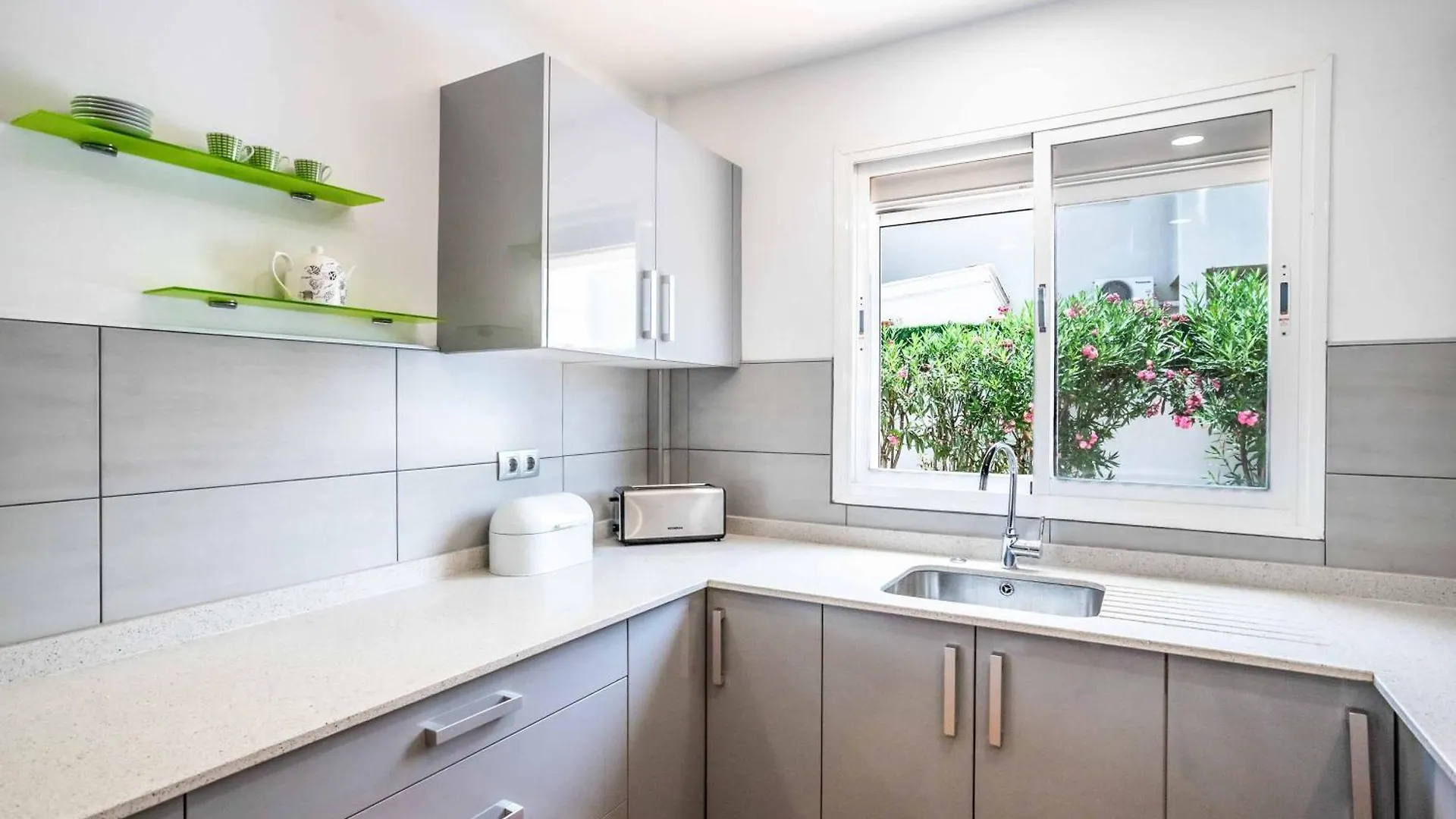 Villa Bonnie Коральео Испания